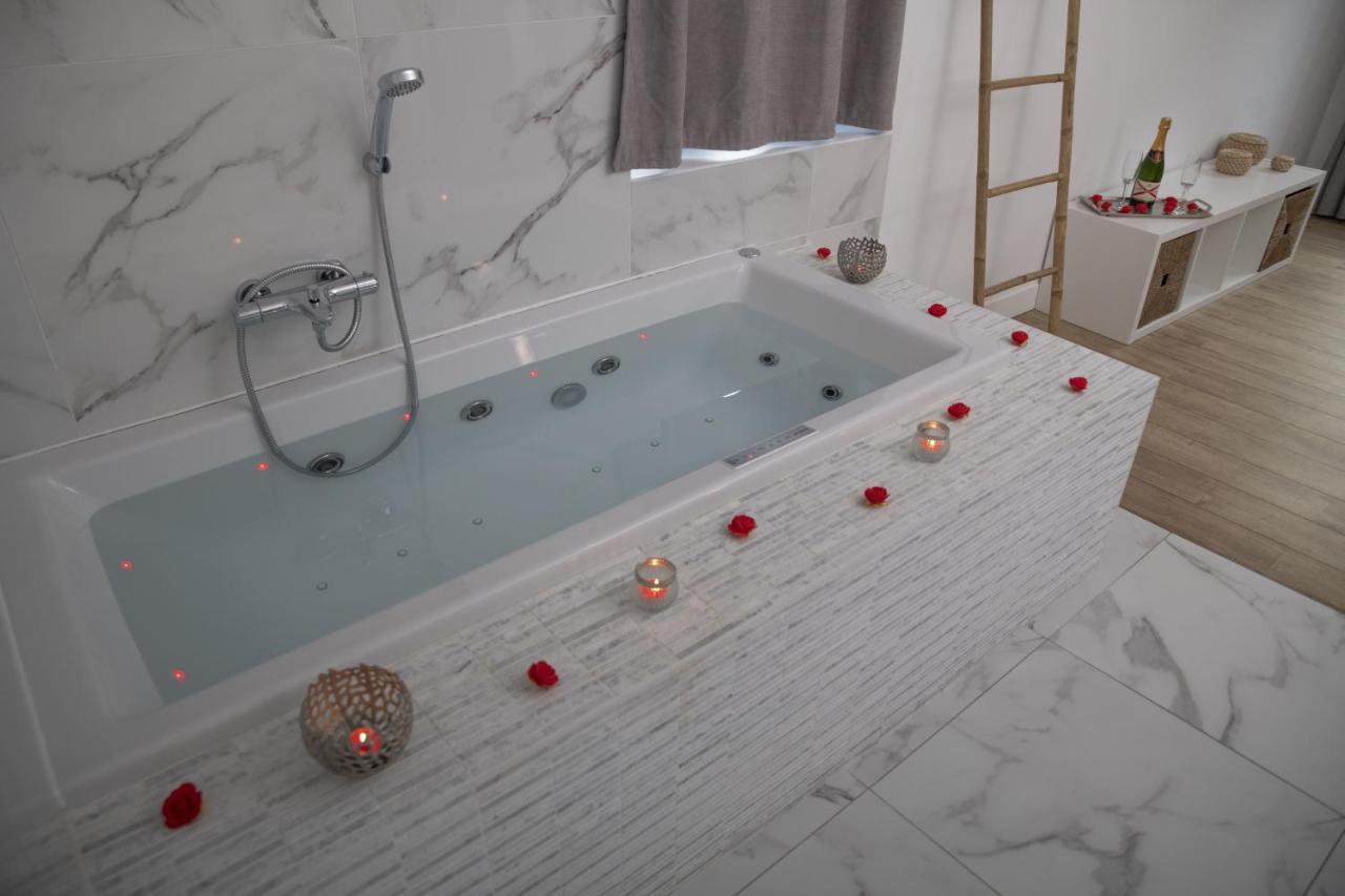 Ferienwohnung Triplex 110 M2 Centre Historique Avec Jacuzzi Dinan Exterior foto