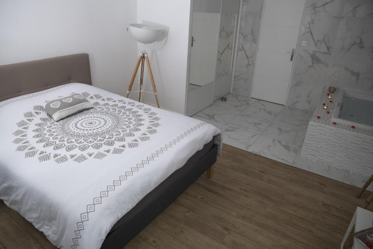Ferienwohnung Triplex 110 M2 Centre Historique Avec Jacuzzi Dinan Exterior foto